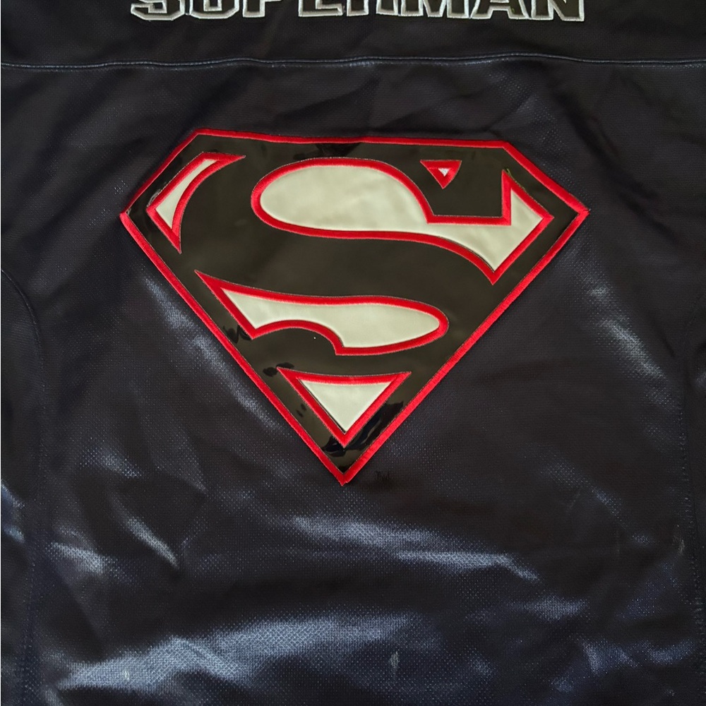 Vintage 2002 Warner Bros Superman Man of Steel Football Jersey Black Mens L - Picture 7 of 7
